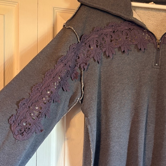 ODDY Gray and Cream Knit Top - Picture 3 of 5